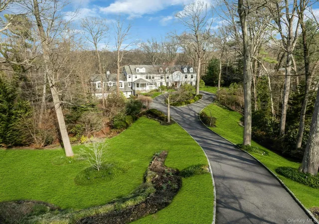 4th image of 10 Redmond Ln, Oyster Bay, NY 11771 | MLS# 983376