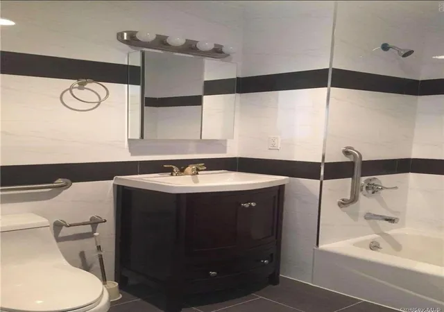 4th image of 4226 147Th St #4A, Flushing, NY 11355 | MLS# 983395