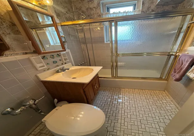 3rd image of 1425 Thieriot Ave #6M, New York, NY 10460 | MLS# 983421