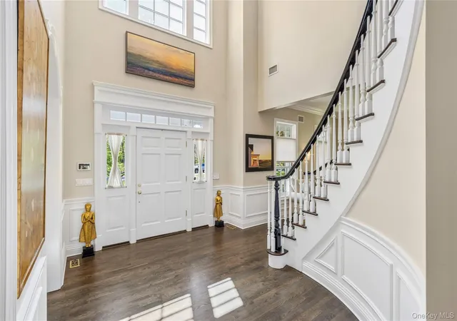Photo 4 of Sale Pending at 503 Cold Spring Rd, Oyster Bay, NY 11791 | MLS# 983469 | Listing updated on 2026-09-19
