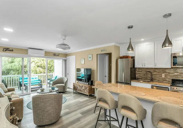 Homes for sale in Southampton, NY | 281 Dune Rd #18a, Southampton, NY 11978 | MLS# 983509