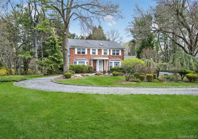 Photo 3 of Sale Pending at 18 Quaker Ridge Dr, Glen Head, NY 11545 | MLS# 983513 | Listing updated on 2026-09-19