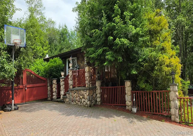 Photo 4 of Single family home for sale at 12 Donenfeld Dr, Bethel, NY 12749 | MLS# 983533 | Listing updated on 2026-08-23