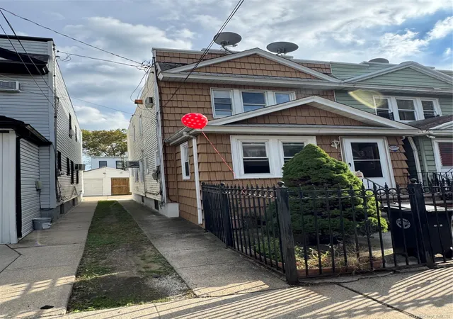 Listing Photo 3 - Condo for sale in building located at 10440 89th Ave, New York, NY 11418