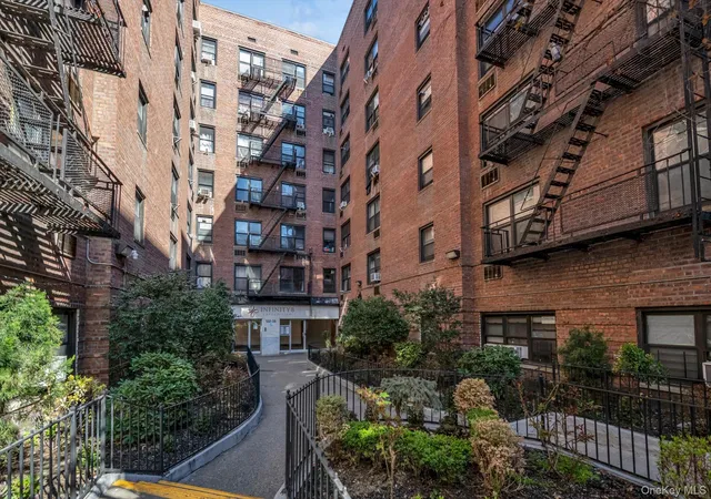 2nd image of 132-35 Sanford Ave #613, Flushing, NY 11355 | MLS# 983589
