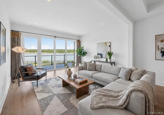 3rd image of 10 Shore Rd #208, North Hempstead, NY 11547 | MLS# 983633