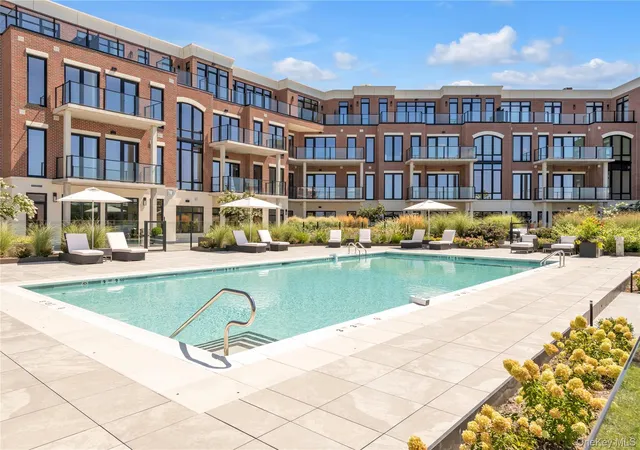 2nd image of 10 Shore Rd #208, North Hempstead, NY 11547 | MLS# 983633