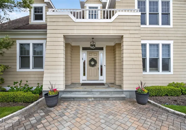 Photo 4 of Sale Pending at 62 Pembroke Dr, Glen Cove, NY 11542 | MLS# 983652 | Listing updated on 2026-09-17