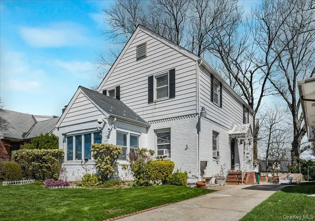 Photo 1 of Single family home for sale at 8145 Utopia Pkwy, New York, NY 11432 | MLS# 983676 | Listing updated on 2026-04-12