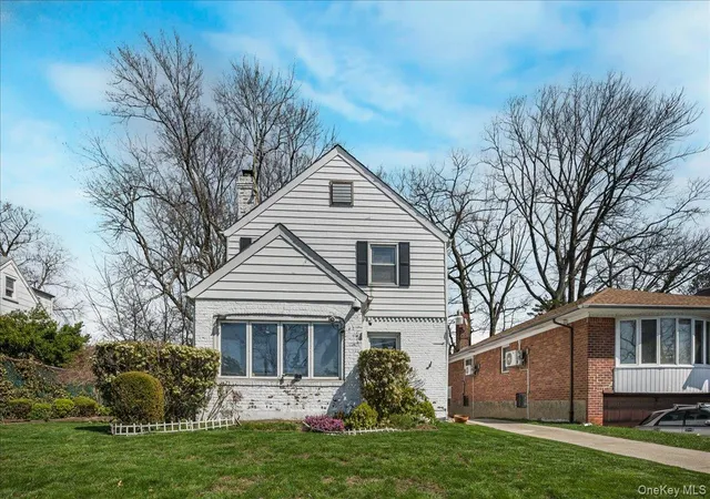 Photo 2 of Single family home for sale at 8145 Utopia Pkwy, New York, NY 11432 | MLS# 983676 | Listing updated on 2026-04-12
