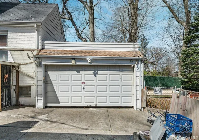 Photo 4 of Single family home for sale at 8145 Utopia Pkwy, New York, NY 11432 | MLS# 983676 | Listing updated on 2026-04-12
