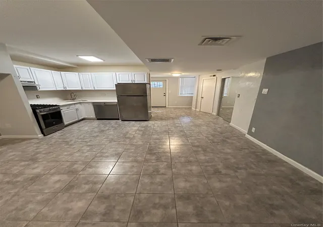 Photo 2 of Sale Pending at 250 Huntington Ave, New York, NY 10465 | MLS# 983691 | Listing updated on 2026-08-05