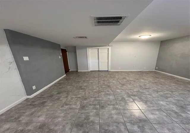 Photo 3 of Sale Pending at 250 Huntington Ave, New York, NY 10465 | MLS# 983691 | Listing updated on 2026-08-05