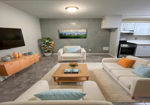 Photo 4 of Sale Pending at 250 Huntington Ave, New York, NY 10465 | MLS# 983691 | Listing updated on 2026-08-05
