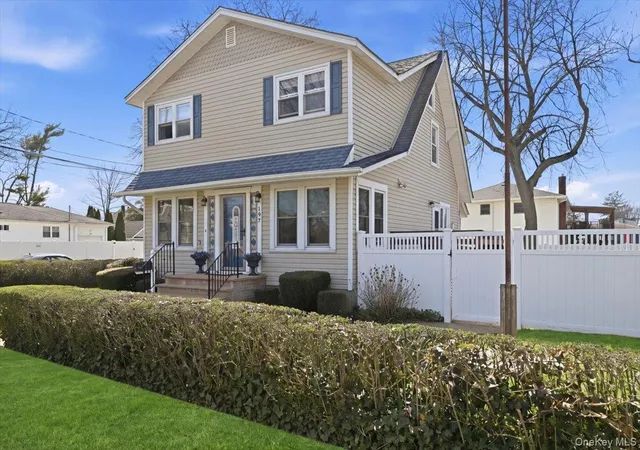 4th image of 197 S 4Th St, Lindenhurst, NY 11757 | MLS# 983726