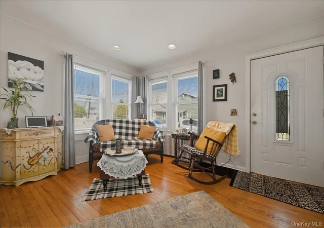 5th image of 197 S 4Th St, Lindenhurst, NY 11757 | MLS# 983726