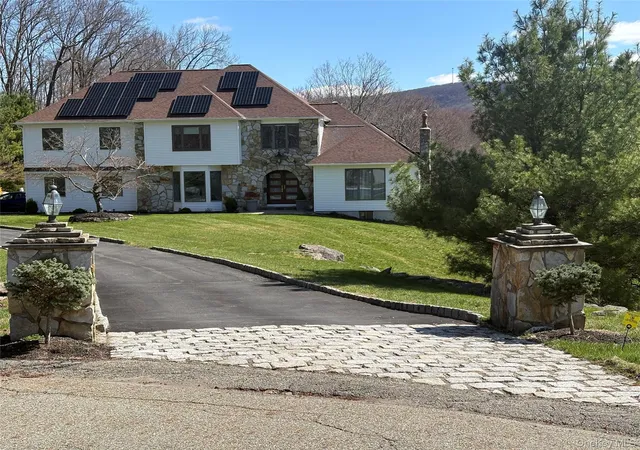 2nd image of 32 Pearce Dr, Woodbury, NY 10930 | MLS# 983753