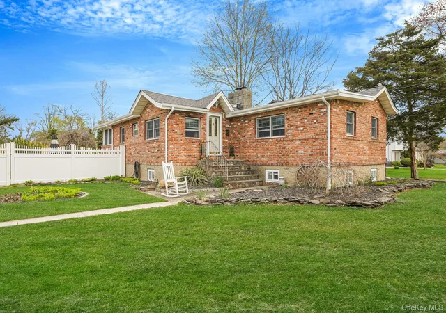 2nd image of 229 4th St, Smithtown, NY 11780 | MLS# 983758