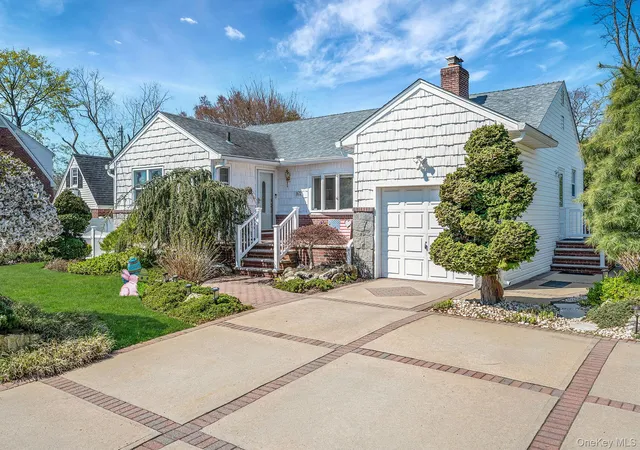 Photo 1 of Sale Pending at 1672 Eyre Pl, Hempstead, NY 11710 | MLS# 983768 | Listing updated on 2026-08-15