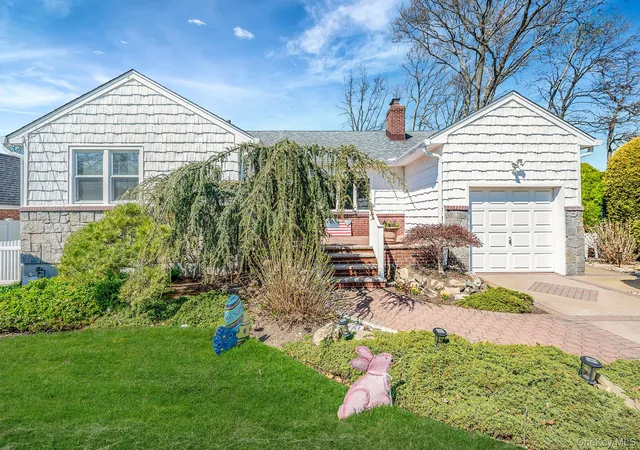 Photo 2 of Sale Pending at 1672 Eyre Pl, Hempstead, NY 11710 | MLS# 983768 | Listing updated on 2026-08-15