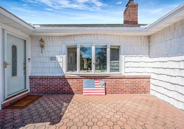 Photo 4 of Sale Pending at 1672 Eyre Pl, Hempstead, NY 11710 | MLS# 983768 | Listing updated on 2026-08-15