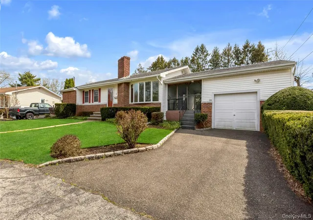 Photo 1 of Single family home for sale at 4 Carino Dr, Hicksville, NY 11801 | MLS# 983769 | Listing updated on 2026-09-20