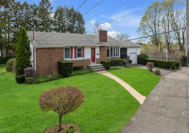 Photo 2 of Single family home for sale at 4 Carino Dr, Hicksville, NY 11801 | MLS# 983769 | Listing updated on 2026-09-20