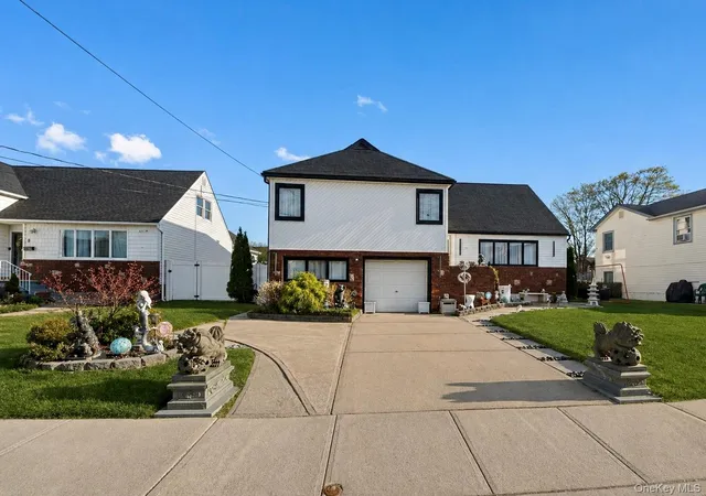 2nd image of 13 Noon Pl, Hempstead, NY 11520 | MLS# 983788