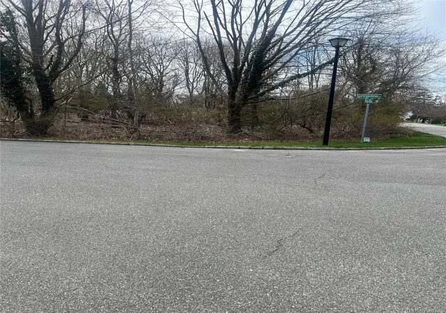 Photo 4 of Sale Pending at Springview Ct, Brookhaven, NY 11772 | MLS# 983828 | Listing updated on 2026-09-19