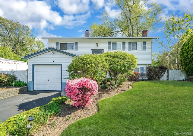 3rd image of 26 Clarke St, Brentwood, NY 11717 | MLS# 983845