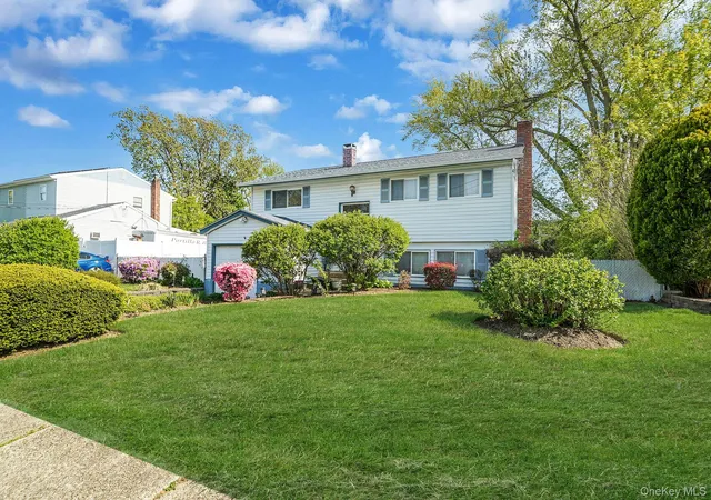 4th image of 26 Clarke St, Brentwood, NY 11717 | MLS# 983845