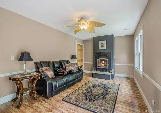 Photo 3 of Sale Pending at 14 Belvoir Ct, Brookhaven, NY 11788 | MLS# 983847 | Listing updated on 2026-08-06