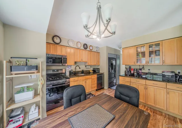 Photo 4 of Sale Pending at 14 Belvoir Ct, Brookhaven, NY 11788 | MLS# 983847 | Listing updated on 2026-08-06