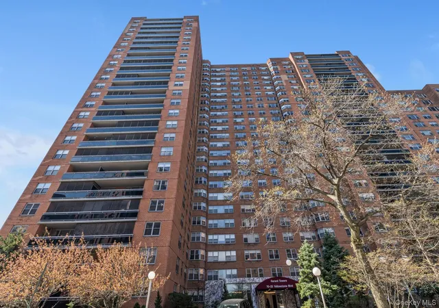 2nd image of 70-25 Yellowstone Blvd #18K, New York, NY 11375 | MLS# 983874