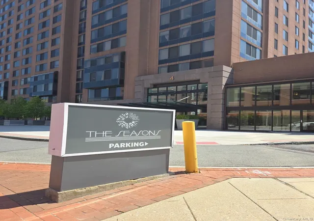 Photo 2 of Condo for sale at 4 Martine Ave #1501, White Plains, NY 10606 | MLS# 983877 | Listing updated on 2026-09-30