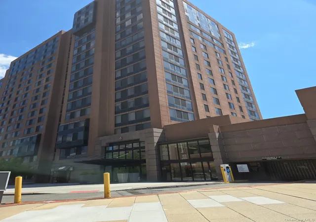 Photo 3 of Condo for sale at 4 Martine Ave #1501, White Plains, NY 10606 | MLS# 983877 | Listing updated on 2026-09-30