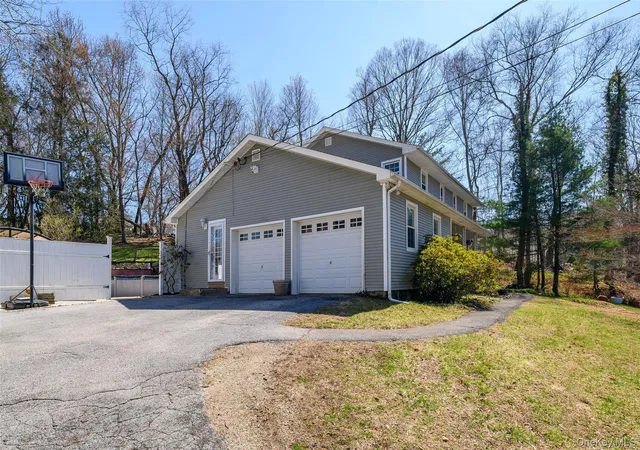 Homes for sale in Yorktown, NY | 3795 Wildwood St, Yorktown, NY 10598 | MLS# 983918