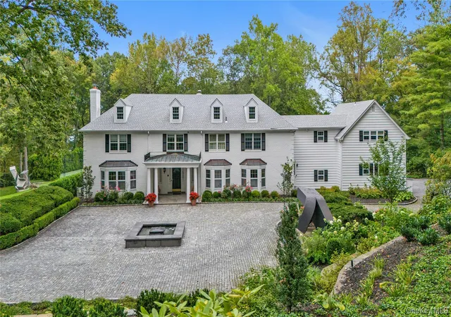 Photo 3 of Sale Pending at 45 Southeast Rd, North Hempstead, NY 11050 | MLS# 983952 | Listing updated on 2026-09-04