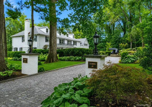 Photo 3 of Sale Pending at 45 Southeast Rd, North Hempstead, NY 11050 | MLS# 983952 | Listing updated on 2026-09-04