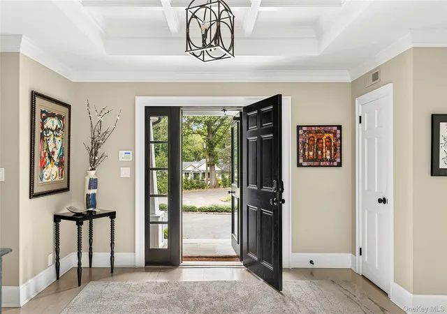 2nd image of 40 Dogwood Ln, Port Washington, NY 11050 | MLS# 983960
