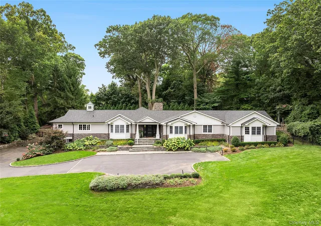 35th image of 40 Dogwood Ln, Port Washington, NY 11050 | MLS# 983960