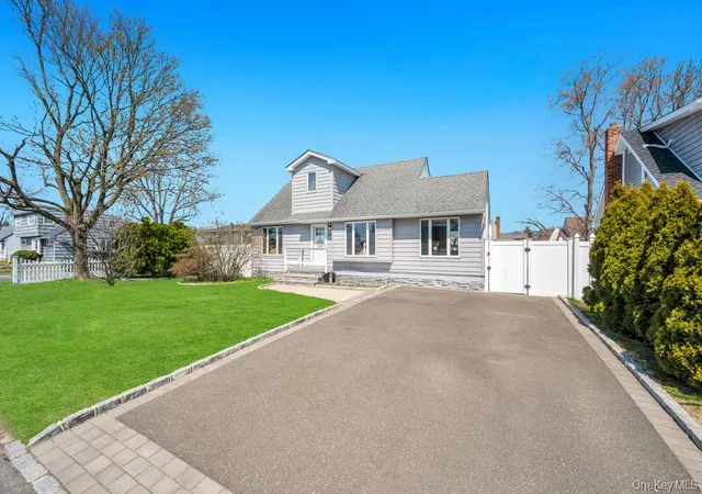 4th image of 398 33Rd St, Babylon, NY 11757 | MLS# 983970