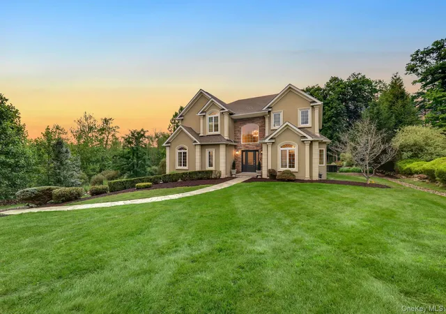 1st image of 31 Greenwich Ave, Woodbury, NY 10917 | MLS# 983984