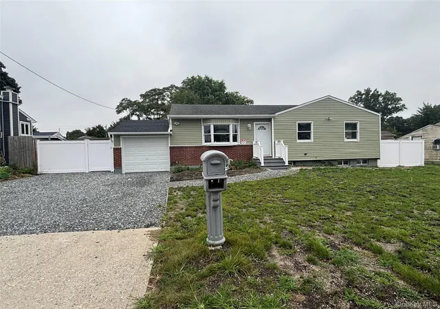 Photo 1 of Single family home for sale at 21 Pinetop Dr, Central Islip, NY 11722 | MLS# 984009 | Listing updated on 2026-08-23
