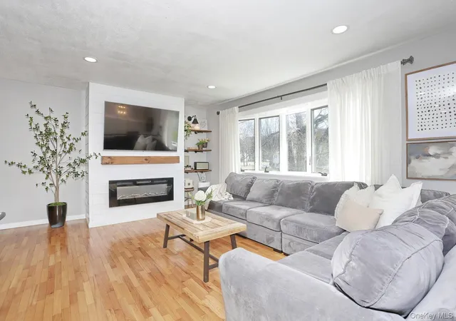 Photo 5 of Sale Pending at 27 Eastlake Dr, Haverstraw, NY 10984 | MLS# 984069 | Listing updated on 2026-07-16