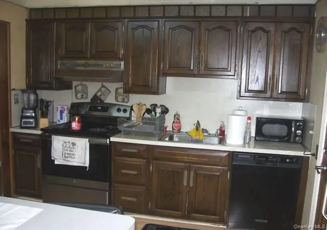 Photo 5 of Sale Pending at 1053 Lorraine Dr, Franklin Square, NY 11010 | MLS# 984086 | Listing updated on 2026-06-22