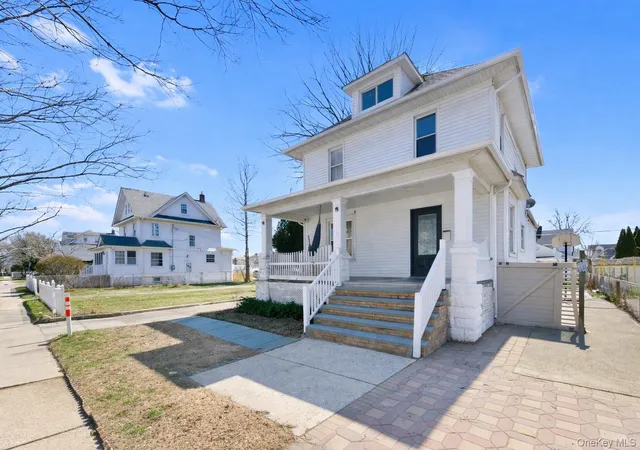 Photo 3 of Sale Pending at 116 Oak Ave, Hempstead, NY 11550 | MLS# 984091 | Listing updated on 2026-06-22
