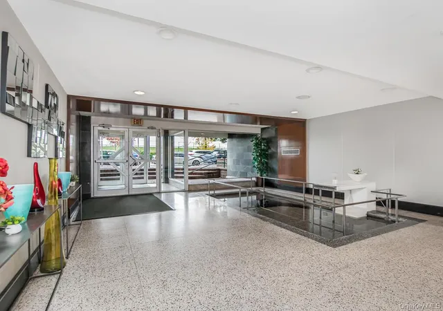 2nd image of 3363 Sedgwick Ave #2D, New York, NY 10463 | MLS# 984131
