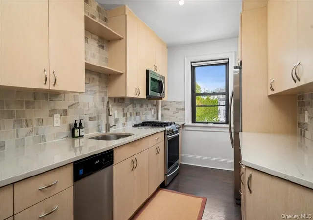 2nd image of 412 Munro Ave #2H, Mamaroneck, NY 10543 | MLS# 984148