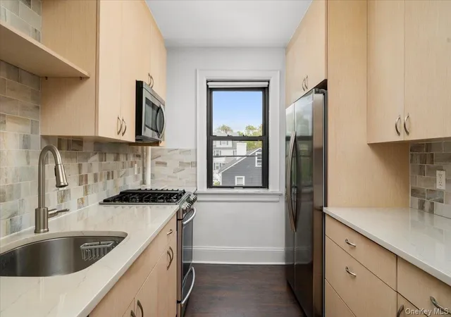3rd image of 412 Munro Ave, Mamaroneck, NY 10543